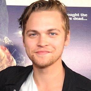 Alexander Calvert profile photo