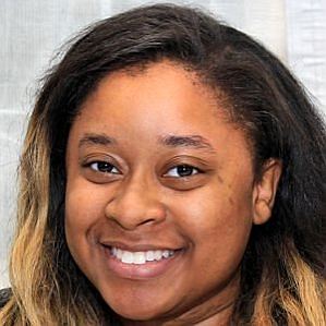 Phoebe Robinson profile photo