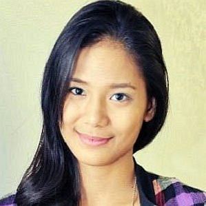 Devon Seron Boyfriend 2021: Dating History & Exes ...