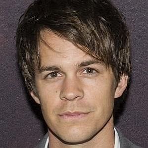 Johnny Simmons profile photo